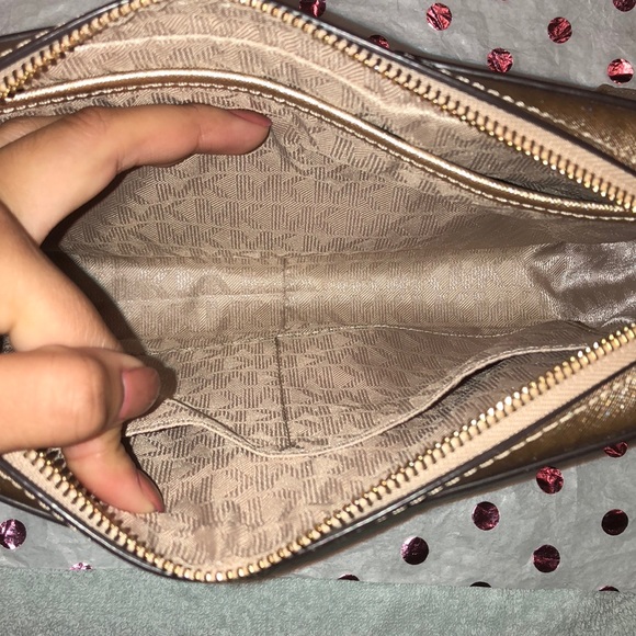 ✨NWOT MK CROSSBODY✨ - Picture 3 of 5